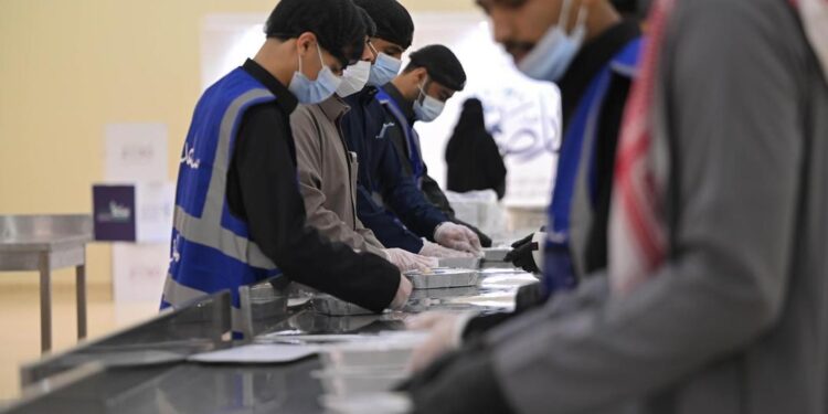 1000 متطوع يواصلون مسيرة العطاء في مبادرة “أبشر بالخير” للعام الخامس بالحدود الشمالية