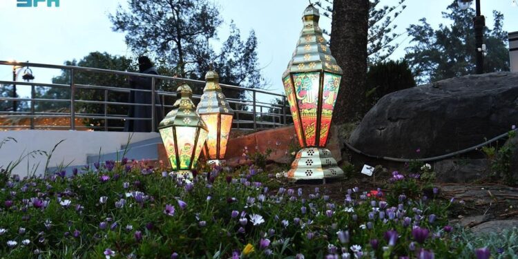 ليالي أبها الرمضانية.. أجواء روحانية بين أحضان الضباب والمذاقات التراثية