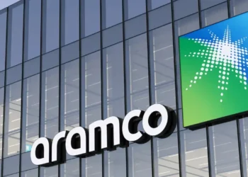 أرامكو تتجه للاستحواذ على كاسترول.. فرص نمو جديدة في أسواق النفط العالمية (إنفوجراف)
