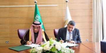 مركز الملك سلمان للإغاثة يوقّع اتفاقية تعاون مشترك لتوفير المياه الصالحة للشرب للمتضررين من الإعصار دانيال في ليبيا