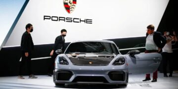 “بورشه” الألمانية تتكبد مليارات اليورو خسائر بعد خفض استثماراتها
