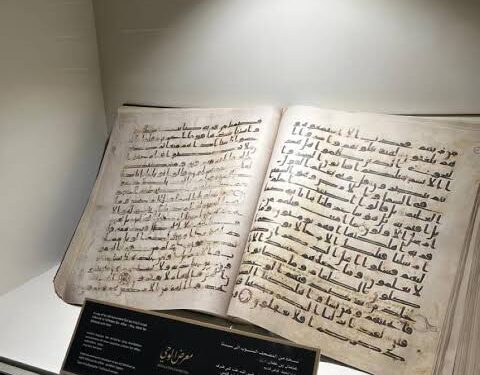 مصاحف نادرة في معرض متحف القرآن الكريم بحي حراء