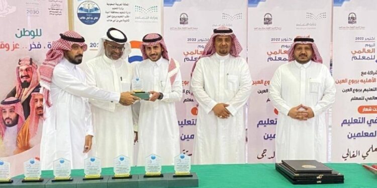 2455 مدرسة بتعليم مكة ومحافظتي الليث والقنفذة تحتفي بيوم العلم