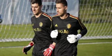 حارس القادسية كوين كاستيلز يعلن اعتزاله الدولي احتجاجًا على عودة كورتوا