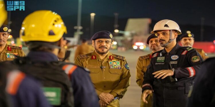 اللواء الفرج يتابع استعدادات الدفاع المدني بمكة لضمان سلامة المعتمرين في رمضان 1446هـ