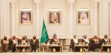 أمير منطقة المدينة المنورة يستقبل المهنئين بشهر رمضان