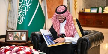 الأمير سعود بن نهار يستعرض إنجازات تجمع الطائف الصحي