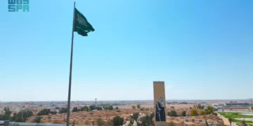 راية التوحيد” تُرفرف عاليًا في سماء محافظة طريف احتفاءً بـ”يوم العلم”