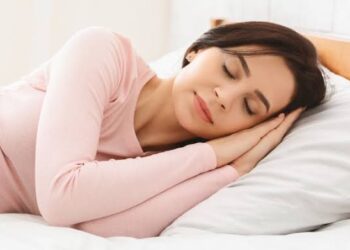 الجانب الأيسر.. أفضل أوضاع النوم وفوائدها