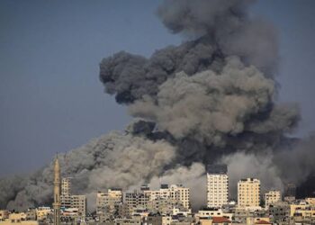 استشهاد 14 فلسطينيًا وفقدان 8 آخرين في قصف إسرائيلي على غزة