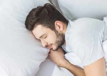 سكتات دماغية وأمراض القلب.. مشكلات انقطاع التنفس أثناء النوم