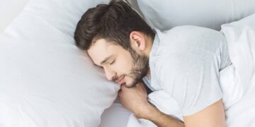 سكتات دماغية وأمراض القلب.. مشكلات انقطاع التنفس أثناء النوم