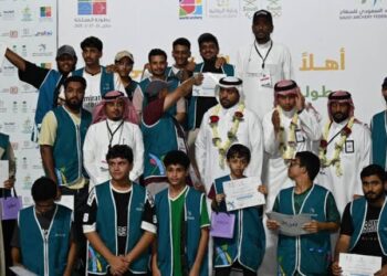 تتويج الفائزين في منافسات السهم الأزرق والأحمر في بطولة المملكة للسهام بجازان