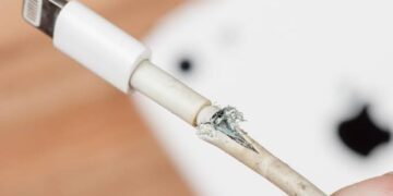 خطورة أسلاك الشحن التالفة على الأجهزة والمستخدمين