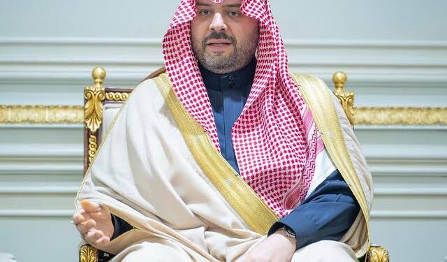 الأمير فيصل بن خالد بن سلطان يتسلّم تقريرًا عن أعمال حرس الحدود ويقلّد مساعد القائد رتبته الجديدة