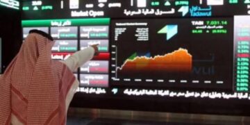 مؤشر سوق الأسهم السعودية يغلق منخفضًا 82.97 نقطة