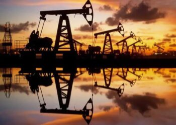 رغم تراجع الأسعار.. أسعار النفط تتجه لتحقيق مكاسب للأسبوع الثالث