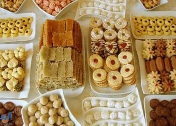 بهجة تقليدية ومذاق فاخر.. إقبال متزايد على شراء حلويات العيد والمكسرات