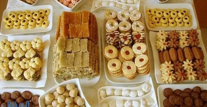 بهجة تقليدية ومذاق فاخر.. إقبال متزايد على شراء حلويات العيد والمكسرات