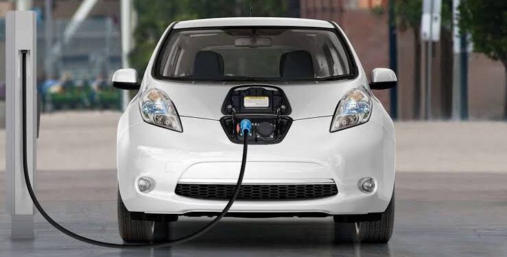 للشهر الخامس.. تراجع إنتاج السيارات في بريطانيا وزيادة مبيعات الكهربائية