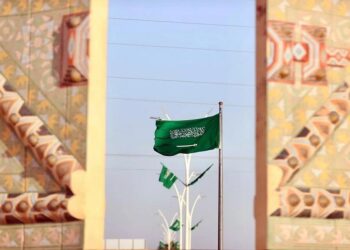 أمانة القصيم تزين الطرق والميادين بمناسبة يوم العلم