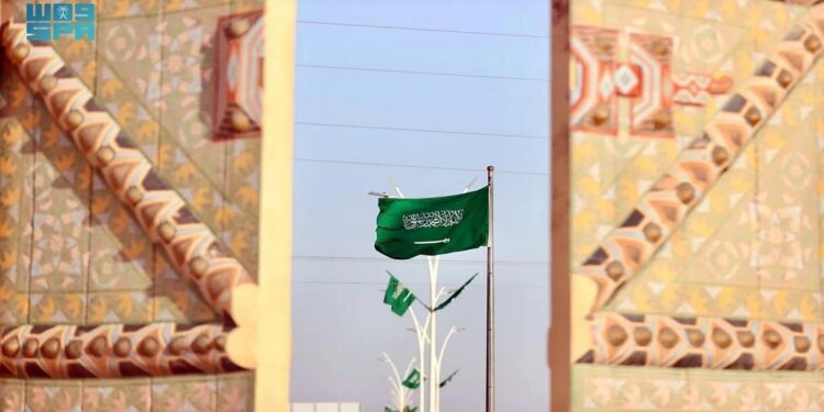 أمانة القصيم تزين الطرق والميادين بمناسبة يوم العلم