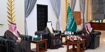 الأمير سعود بن نهار يلتقي مدير فرع وزارة الصحة بالمحافظة
