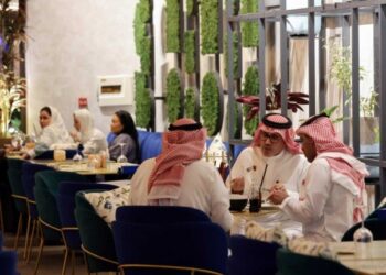 13 مليار ريال.. إنفاق السعوديين على الأطعمة والملابس والترفيه في أول أسبوع رمضان