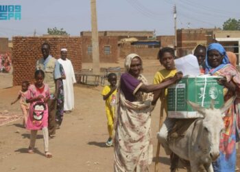 مركز الملك سلمان للإغاثة يوزّع 960 سلة غذائية في محلية سنجة بولاية سنار في السودان
