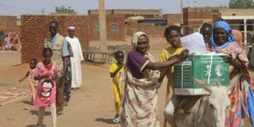 مركز الملك سلمان للإغاثة يوزّع 960 سلة غذائية في محلية سنجة بولاية سنار في السودان