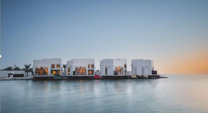 خصوصية وأناقة لا مثيل لها.. سوفيتيل البحرين يكشف عن تجربة الفيلات المائية الحصرية