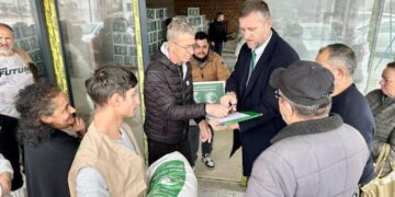 مركز الملك سلمان للإغاثة يوزع 100 سلة غذائية في منطقة أوستروس بجمهورية الجبل الأسود