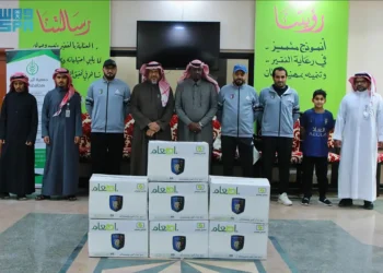 نادي العُلا يوزّع سلالًا غذائية رمضانية بالتعاون مع جمعية البر الخيرية بالمحافظة