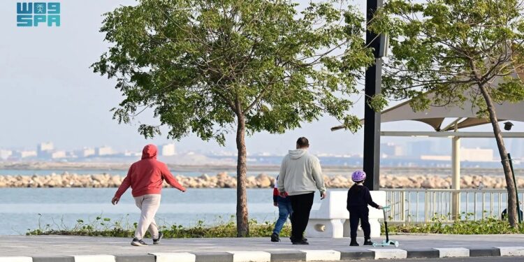 الواجهات البحرية بالشرقية.. مضمار للمشي في رمضان