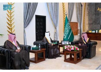 الأمير سعود بن نهار يلتقي مدير فرع وزارة الصحة لبحث الخدمات الصحية بالمحافظة