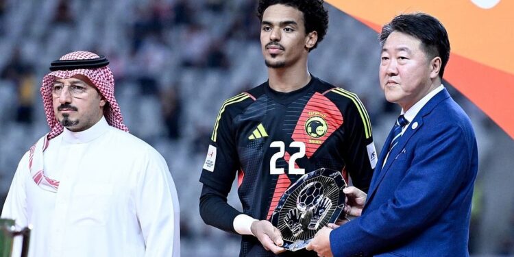 حارس الأخضر السعودي “حامد يوسف” يخطف جائزة الأفضل في آسيا