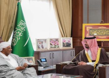 أمير منطقة المدينة المنورة يستقبل سفير جمهورية السودان لدى المملكة