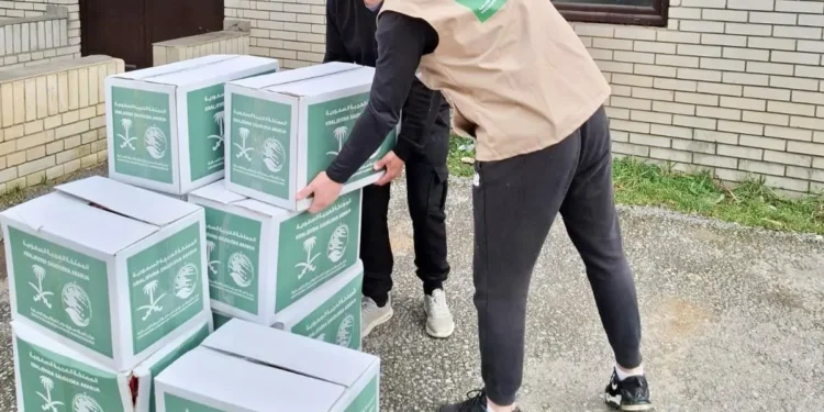 مركز الملك سلمان للإغاثة.. رسل الخير تصافح المتضررين بكافة أرجاء المعمورة