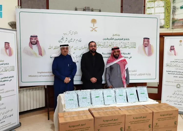 وزارة الشؤون الإسلامية تباشر تنفيذ برنامج خادم الحرمين الشريفين لتفطير الصائمين وإهداء التمور الفاخرة بجمهورية باكستان