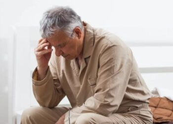 الضوء الأزرق صباحًا الحل السحري لأرق كبار السن