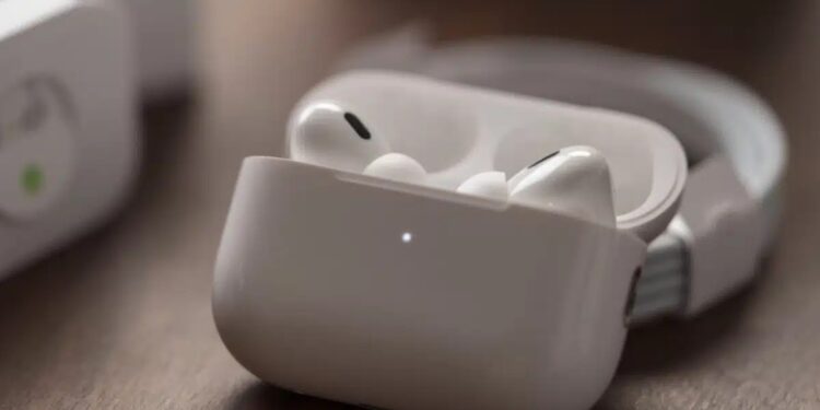 “أبل” تطلق ميزة اختبار السمع في “AirPods Pro 2” بالمملكة