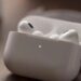 “أبل” تطلق ميزة اختبار السمع في “AirPods Pro 2” بالمملكة