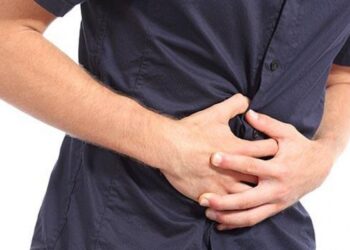 لماذا لا يجب تجاهل الإمساك؟ طبيب يوضح مخاطره وعلاجه