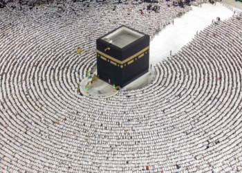 تفاصيل مذهلة بشأن مكونات سطح الكعبة المشرفة