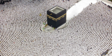 تفاصيل مذهلة بشأن مكونات سطح الكعبة المشرفة