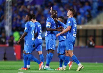 الهلال يواجه تحدي التعاون.. والأهلي في اختبار الأخدود