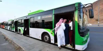 الجداول الزمنية والمسارات عبر تطبيق “درب”.. ربط حي السفارات بشبكة النقل العام عبر حافلات الرياض