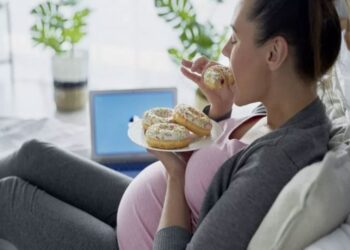 دراسة حديثة تحذر الحوامل من الدهون والسكريات: التوحد سيصيب أطفالكم