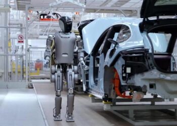 خلال 5 سنوات.. الروبوتات الشبيهة بالبشر ستغزو المصانع قريبًا
