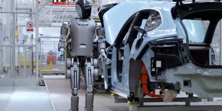 خلال 5 سنوات.. الروبوتات الشبيهة بالبشر ستغزو المصانع قريبًا